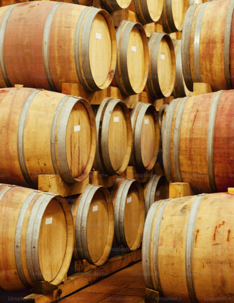 How Does American Oak Affect the Taste of White Wine?